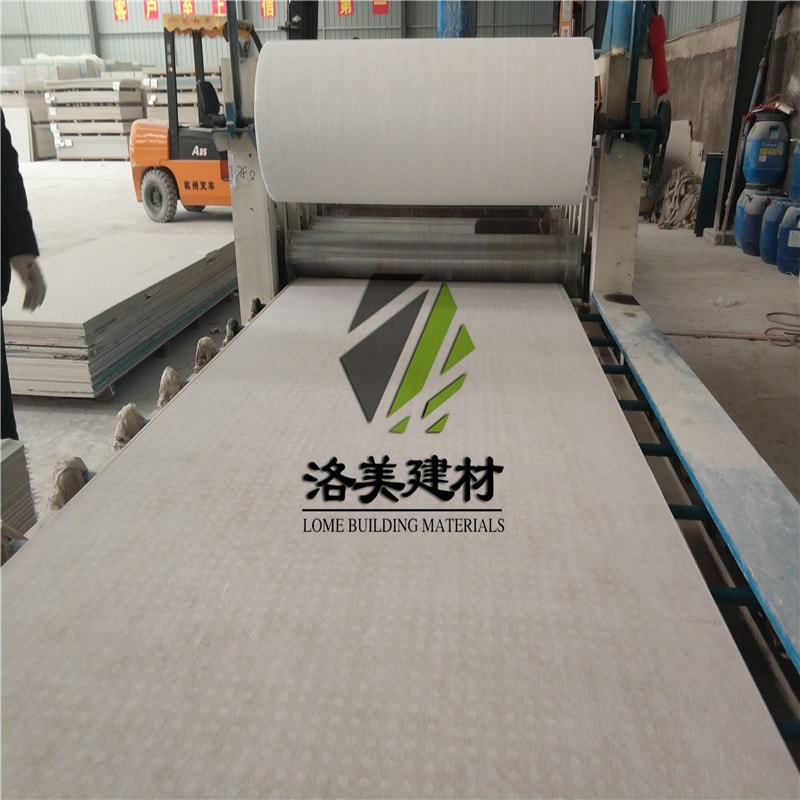 穿孔石膏板（仓库叠放）